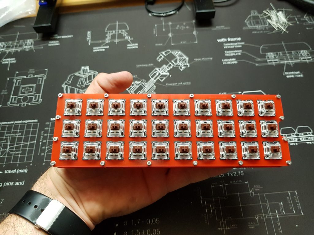 The finished product ready for getting the keycaps attached. 